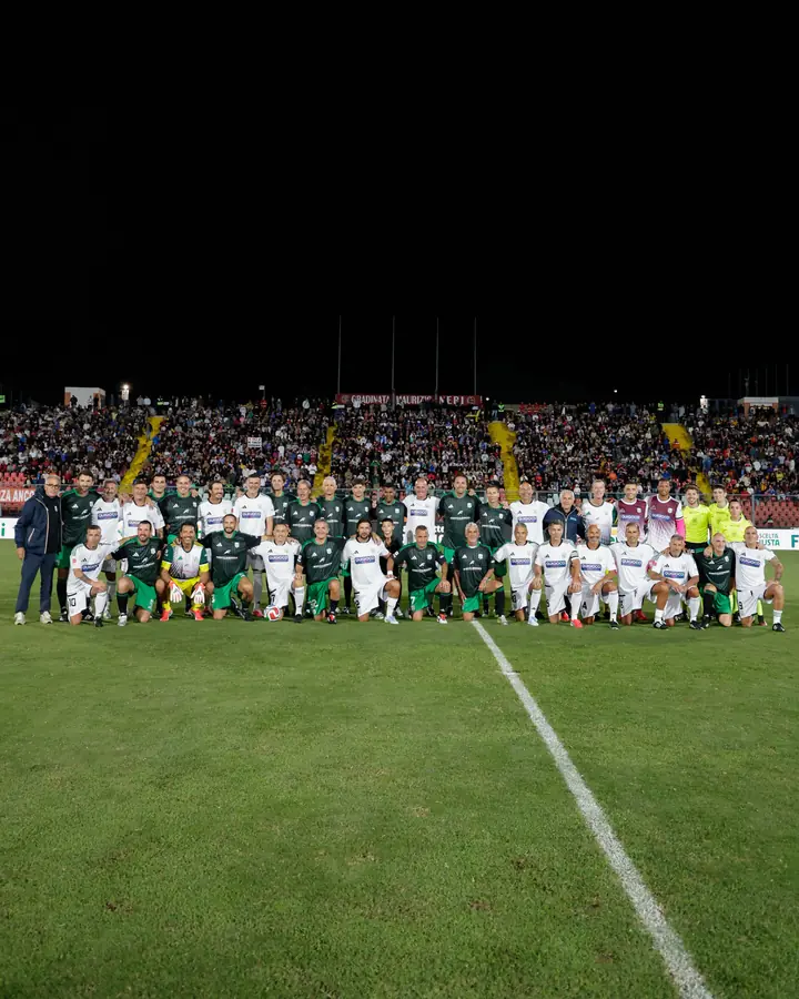 Foto di squadra allo Stadio del Conero di Ancona