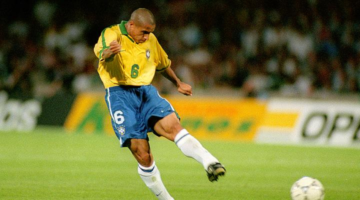 Roberto Carlos punizione Francia