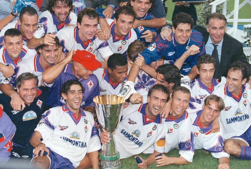 Otero con la Fiorentina dopo aver vinto la Supercoppa Italiana contro il Milan