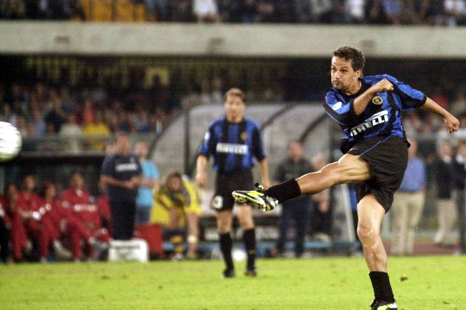 Roberto Baggio segna il gol che manda l'Inter in Champions League