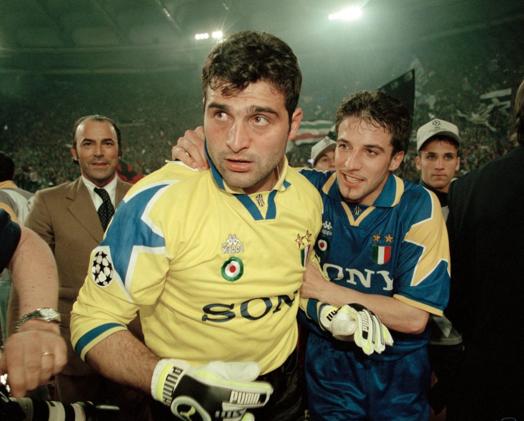 Questa immagine ha l'attributo alt vuoto; il nome del file è Juventus_FC_-_Champions_League_1995-96_-_Angelo_Peruzzi_e_Alex_Del_Piero-1024x822.jpg