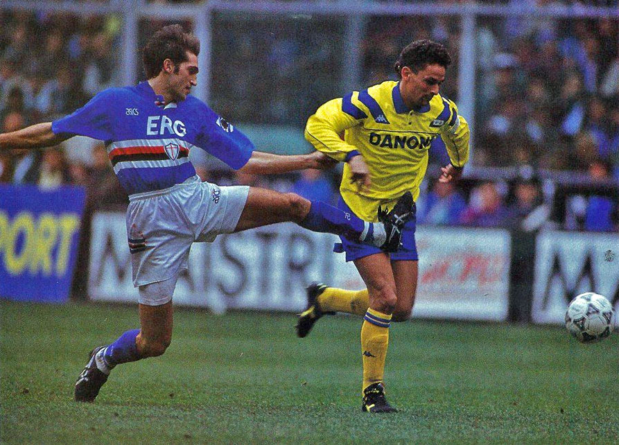 Questa immagine ha l'attributo alt vuoto; il nome del file è Serie_A_1992-93_-_Sampdoria_vs_Juventus_-_Marco_Lanna_e_Roberto_Baggio.jpg